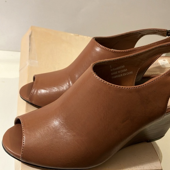 Miranda Tan Ladies Sz.6, new in box - Picture 4 of 4